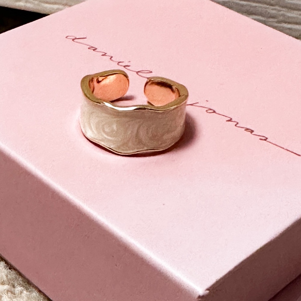 BRAND NEW Danielle Jonas Iris Pearl White Enamel Adjustable 18K Gold Ring
